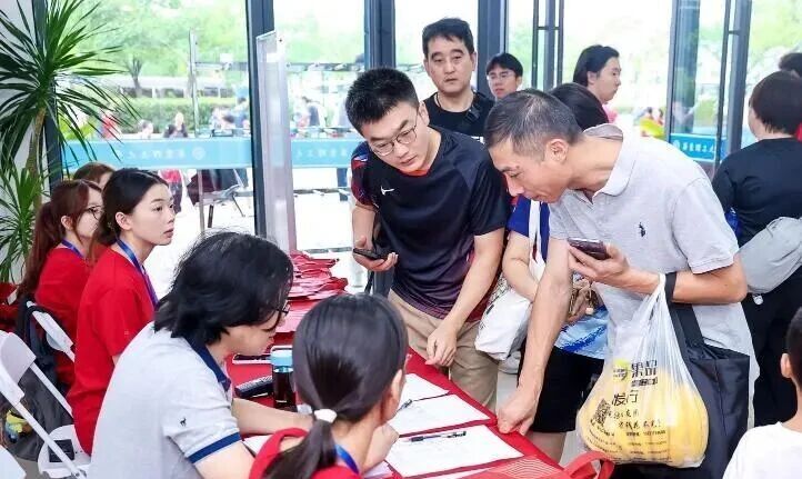 副校长王慧, 艳萍, 给所有参赛