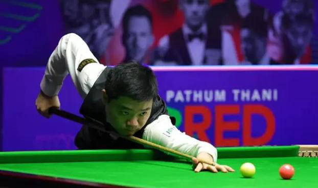 军宾汉姆, 现出色, 时进行的比 军宾汉姆, 现出色, 时进行的比